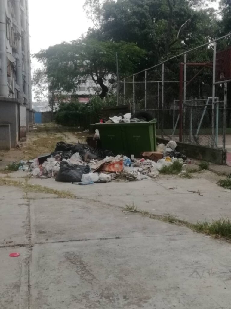 Vecinos de El Recreo claman mejoras en la recolección de basura Vecinos de El Recreo claman mejoras en la recolección de basura