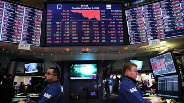 El Dow Jones se desploma 800 puntos por el repunte de la pandemia