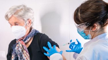 Estudio revela que vacuna Pfizer no incrementa riesgo cardiovascular en mayores de 75 años