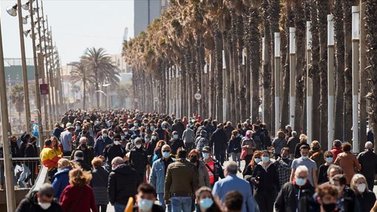 La Justicia en España autoriza toques de queda que incluyen a Barcelona