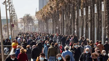 La Justicia en España autoriza toques de queda que incluyen a Barcelona