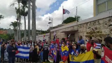Venezolanos protestan frente a la embajada Cubana en Colombia (+Video) Venezolanos protestan frente a la embajada Cubana en Colombia (+Video)
