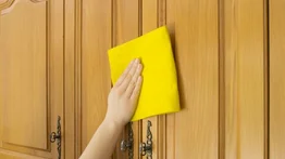Cómo limpiar los gabinetes de la cocina