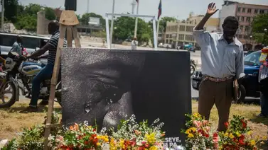 Partidarios de Moise hacen ofrenda floral a una semana de su muerte Partidarios de Moise hacen ofrenda floral a una semana de su muerte