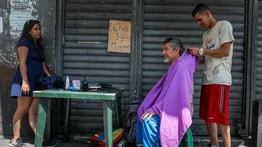 Costos de locales empujan a la informalidad a profesionales
