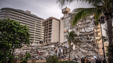 Aumentan a 22 los fallecidos por derrumbe de edificio en Miami-Dade
