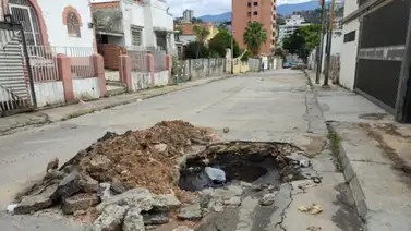 Vecinos de la avenida Roosevelt sin agua por avería de tubo Vecinos de la avenida Roosevelt sin agua por avería de tubo