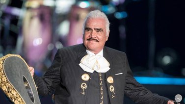 Vicente Fernández es hospitalizado de emergencia en México