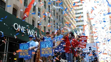 Nueva York celebra fin de las restricciones con un desfile sin mascarillas Nueva York celebra fin de las restricciones con un desfile sin mascarillas