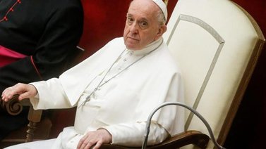 El papa está "en buenas condiciones y respira por si mismo"