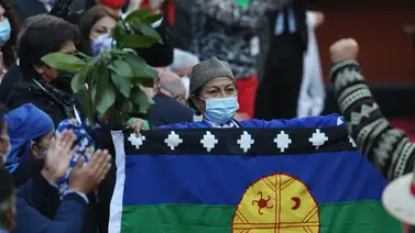 Chile elige a una mujer indígena para liderar redacción de nueva Constitución Chile elige a una mujer indígena para liderar redacción de nueva Constitución