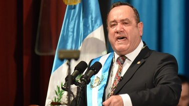 En Guatemala piden renuncia del presidente por falta de vacunas contra el COVID-19