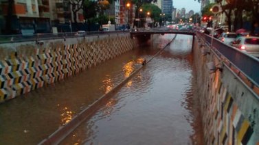 Fuertes precipitaciones dejan afectados varios sectores de Caracas