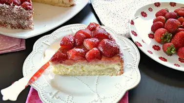 Torta de fresas con relleno de crema Torta de fresas con relleno de crema