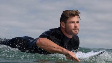 Chris Hemsworth investiga los ataques de tiburones en National Geographic