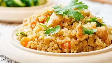 Ensalada mediterránea de pollo y quinoa Ensalada mediterránea de pollo y quinoa