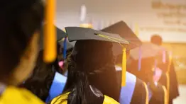 "Las becas venezolanas no alcanzan para nada"