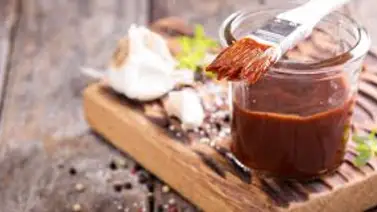 La clásica salsa barbacoa para acompañar carnes La clásica salsa barbacoa para acompañar carnes