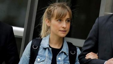 Allison Mack es sentenciada a prisión por estar involucrada en la secta sexual NXIVM