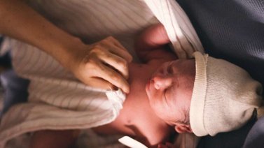 Una mujer mata a su bebé porque "tenía un chip maligno en la cabeza"