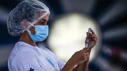 Casos globales de COVID-19 vuelven a subir tras 2 meses de descenso