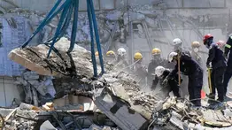 Aumentan a 10 los muertos por el derrumbe en Miami y prometen "investigación completa"