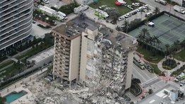 Segundo día de rescate de las víctimas del derrumbe en Miami