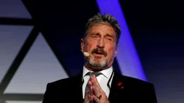 Hallan muerto al magnate estadounidense John McAfee en una cárcel de Barcelona