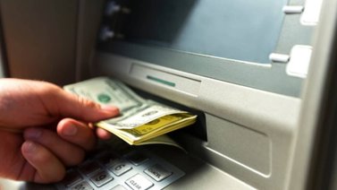 Una mujer queda en "shock" al recibir mil millones de dólares por error
