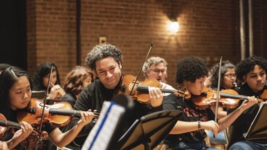 Gustavo Dudamel reúne en Madrid a los jóvenes de la "Orquesta del Encuentro"