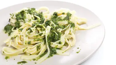 Pasta rápida con salsa de espinacas y queso Pasta rápida con salsa de espinacas y queso