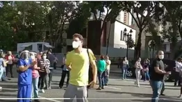 Protestan para exigir vacunación en el hotel Alba Caracas