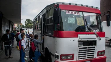 Unidades de transporte público reciben multas por cobrar en dólares