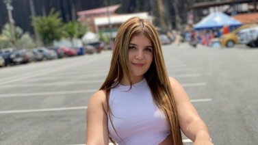 La influencer Isabela Ramírez anuncia su creación de ropa para damas