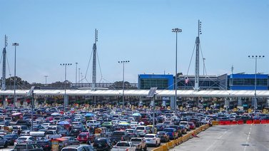 Migrantes intentan cruces ilegales hacia EEUU en coches particulares