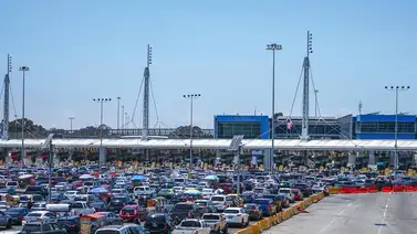 Migrantes intentan cruces ilegales hacia EEUU en coches particulares Migrantes intentan cruces ilegales hacia EEUU en coches particulares