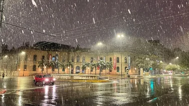 Después de 14 años la ciudad de Córdoba revive las nevadas (+Video)