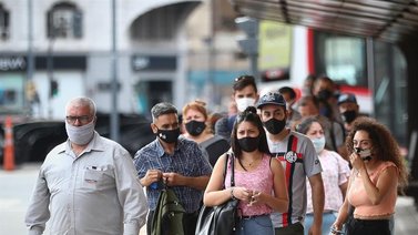 Gobierno argentino endurece toque de queda y vuelve a clases virtuales