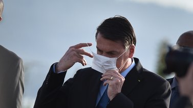 Bolsonaro pide estudio para que el tapaboca no sea obligatorio en vacunados