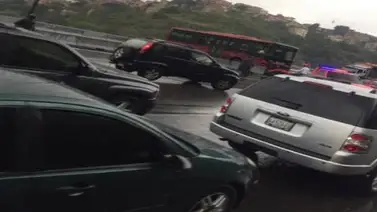 Accidente automovilístico causa retrasos en autopista Caracas- La Guaira (+Fotos) Accidente automovilístico causa retrasos en autopista Caracas- La Guaira (+Fotos)