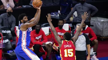 Embiid despliega su ofensiva y Sixers empatan la serie