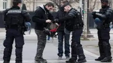 Informe: Uno de cada cuatro policías franceses dice haber tenido ideas suicidas Informe: Uno de cada cuatro policías franceses dice haber tenido ideas suicidas