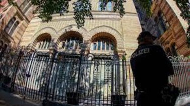 La policía y la Fiscalía investigan ataque incendiario contra sinagoga en ciudad alemana de Ulm