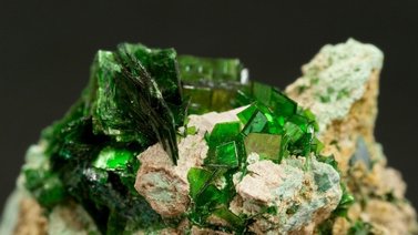 Detienen a 7 personas que intentaban vender 6 kilos de uranio en la India
