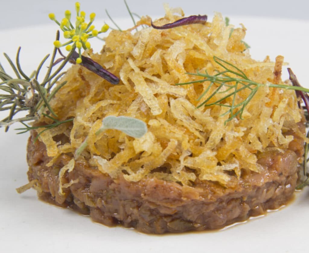 Menú de altura con toque contemporáneo Menú de altura con toque contemporáneo