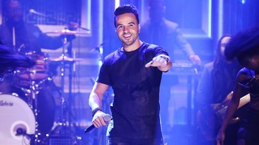 Luis Fonsi y Myke Towers lanzan "Bésame", su primera colaboración juntos