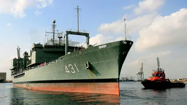 El mayor barco de la Armada de Irán se hundió tras sufrir un incendio en el golfo de Omán