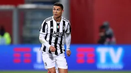 Venezolana subasta camiseta firmada por Cristiano Ronaldo para costear tratamiento de su padre