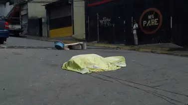 Abandonan un cadáver en la avenida principal de El Cementerio Abandonan un cadáver en la avenida principal de El Cementerio