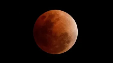 Vuelve la "superluna roja" para recordar el valor de exploración espacial